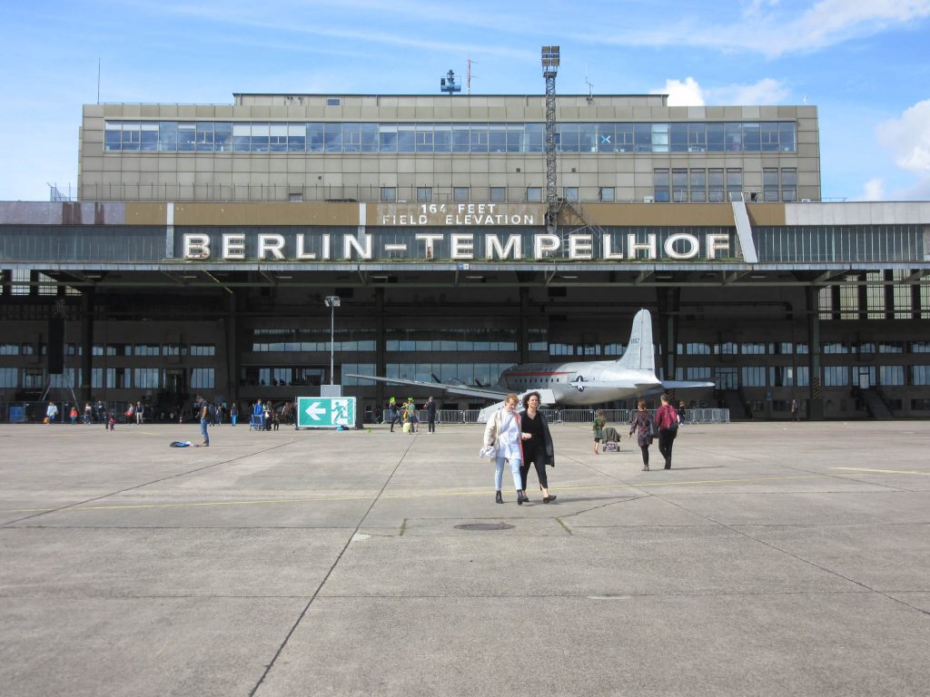 ベルリン・ブランデンブルク国際空港の開港日、ターミナル、移動手段について