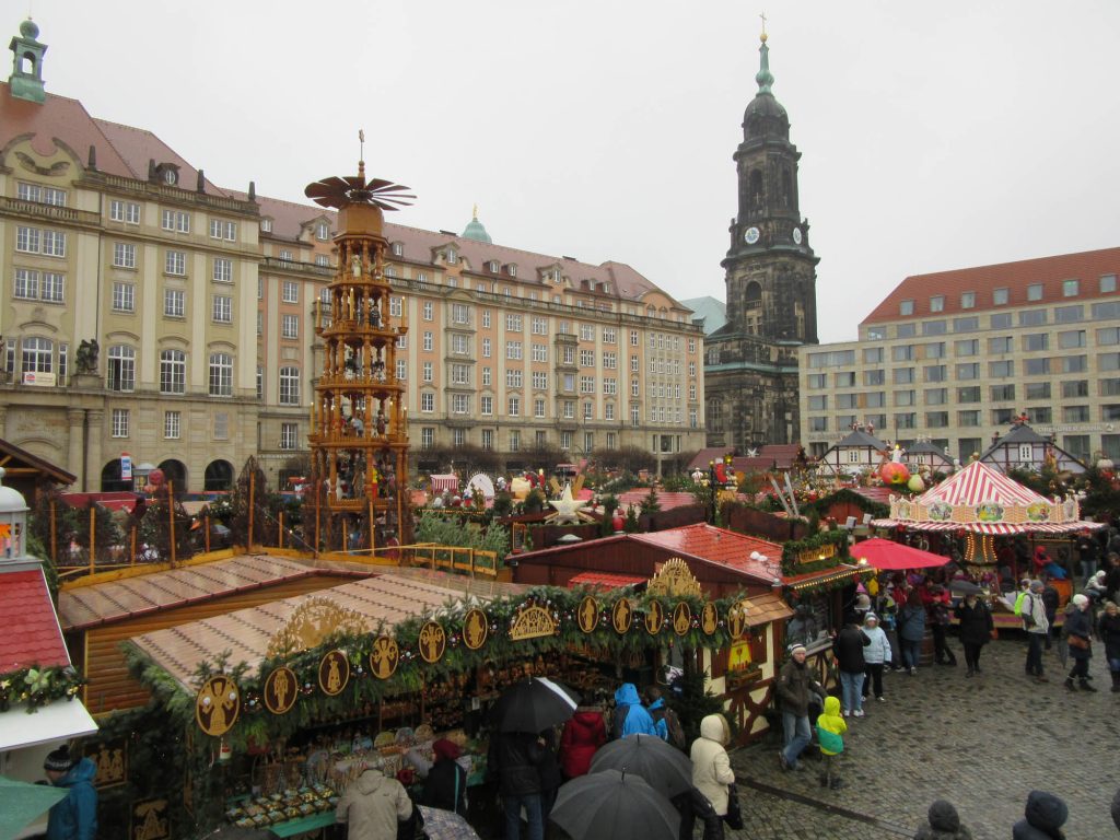 ドレスデンのクリスマスマーケット「シュトリーツェルマルクト」の魅力と、2023年のスケジュール