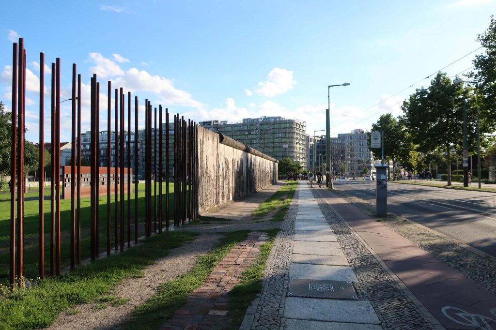 ベルリンの壁の構造を理解するなら必見の場所、当時の姿を残すベルリンの壁記念館