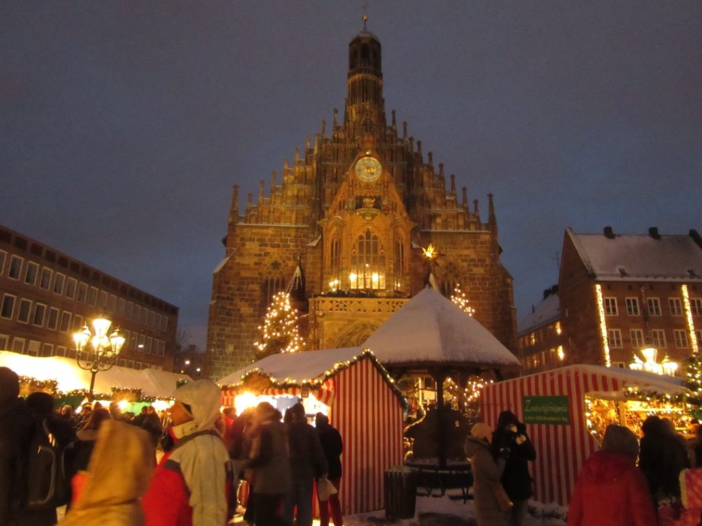 ニュルンベルクのクリスマスマーケット「クリストキンドレスマルクト」の魅力と、2023年のスケジュール